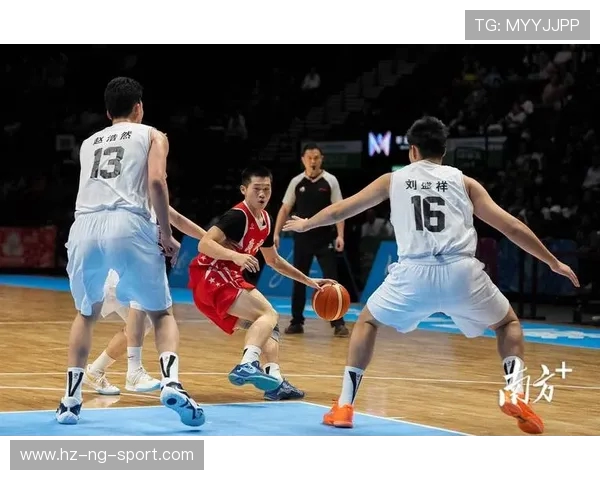 广东东莞男篮迎战深圳队全力争胜展现篮球激情与团队精神